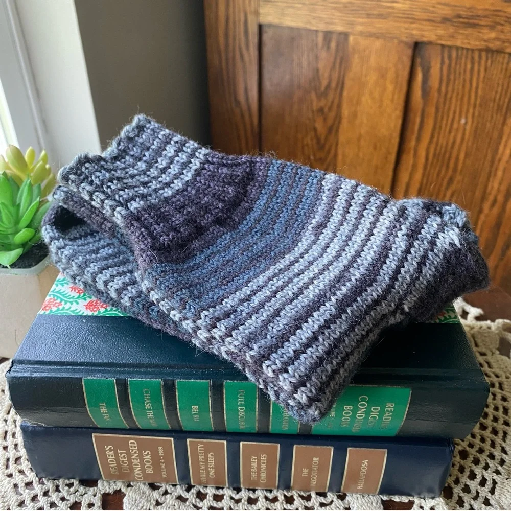Hand Knit Striped Knit Ankle Socks - Black and Gray Woman Size 7-10 NEW